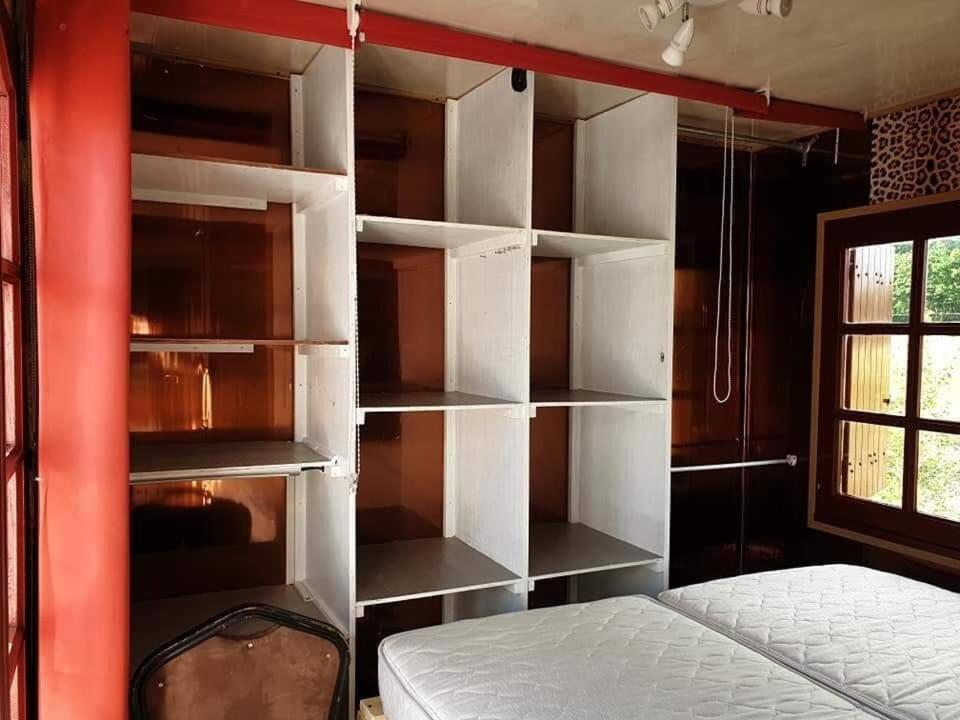 Gites Les Perouilles - La Loge Climatisee De Naida Puymiclan Ngoại thất bức ảnh